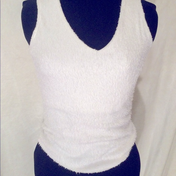 💥RETRO💥SHAGGY FURRY WHITE TOP - Picture 2 of 4